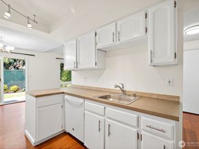 15208 NE 8th Street C3, Bellevue WA 98007