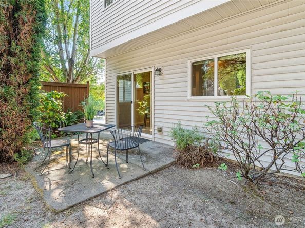 4740 Lake Place S C, Renton WA 98055