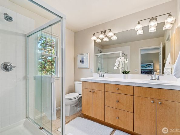 4740 Lake Place S C, Renton WA 98055