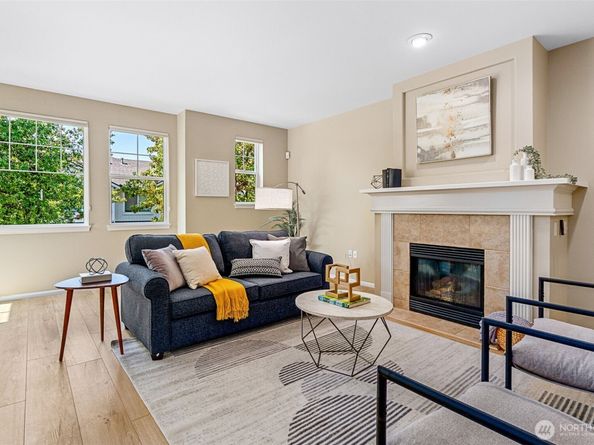 4740 Lake Place S C, Renton WA 98055
