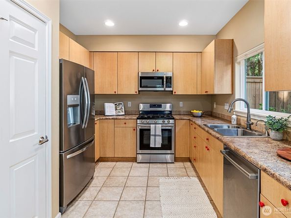 4740 Lake Place S C, Renton WA 98055