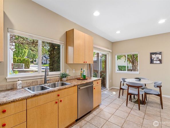 4740 Lake Place S C, Renton WA 98055