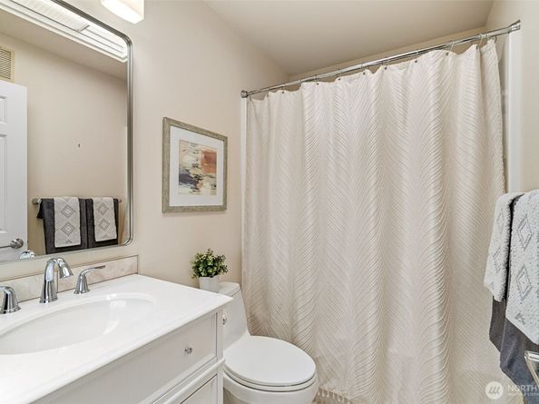 4740 Lake Place S C, Renton WA 98055