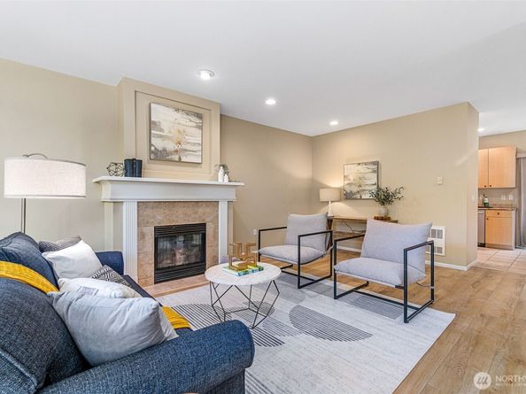 4740 Lake Place S C, Renton WA 98055