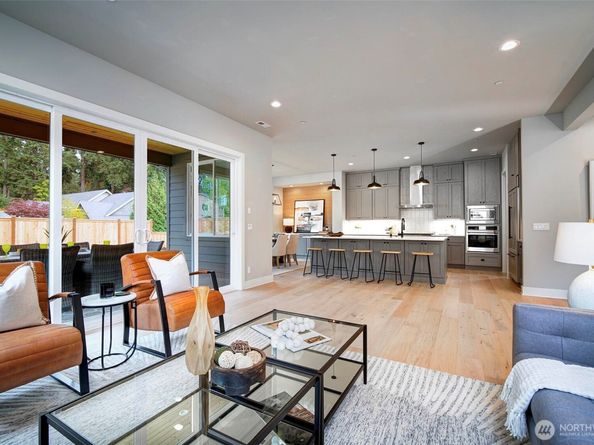 12806 NE 65th Lane, Kirkland WA 98033