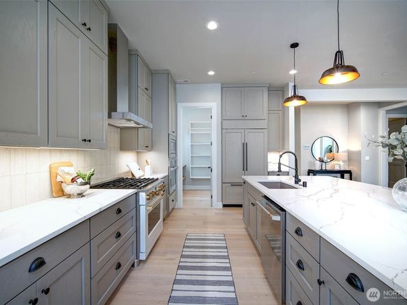 12806 NE 65th Lane, Kirkland WA 98033