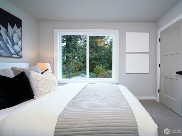 12806 NE 65th Lane, Kirkland WA 98033