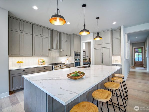12806 NE 65th Lane, Kirkland WA 98033