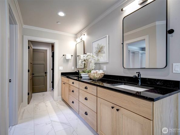 12806 NE 65th Lane, Kirkland WA 98033