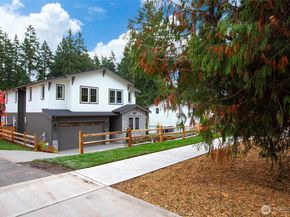 12806 NE 65th Lane, Kirkland WA 98033