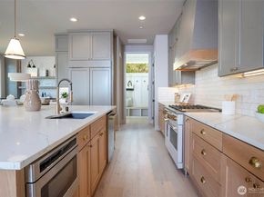 12806 NE 65th Lane, Kirkland WA 98033