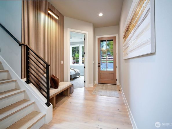 12806 NE 65th Lane, Kirkland WA 98033