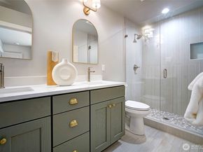 12806 NE 65th Lane, Kirkland WA 98033