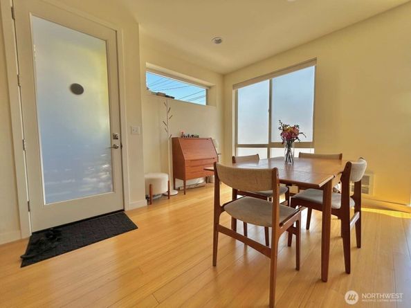 4852 40th Avenue SW B, Seattle WA 98116