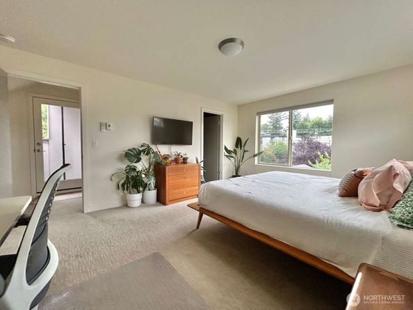 4852 40th Avenue SW B, Seattle WA 98116