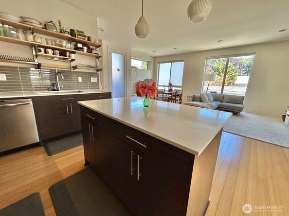 4852 40th Avenue SW B, Seattle WA 98116