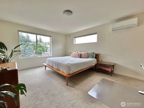 4852 40th Avenue SW B, Seattle WA 98116