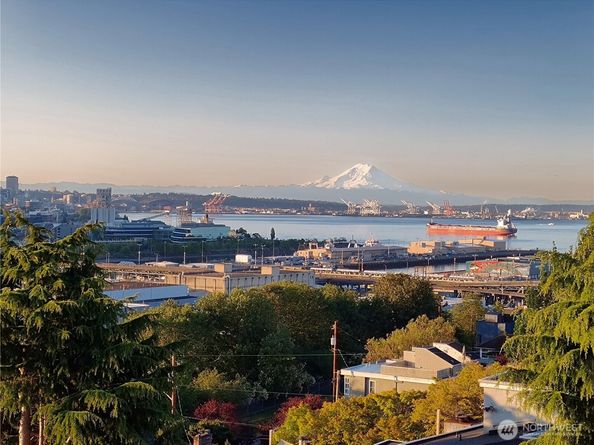 2200 Thorndyke Avenue W 404, Seattle WA 98199