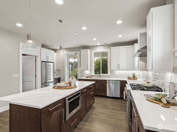 13247 NE 143rd Court 12, Woodinville WA 98072