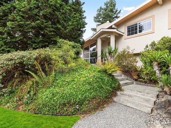 453 155th Place SE, Bellevue WA 98007