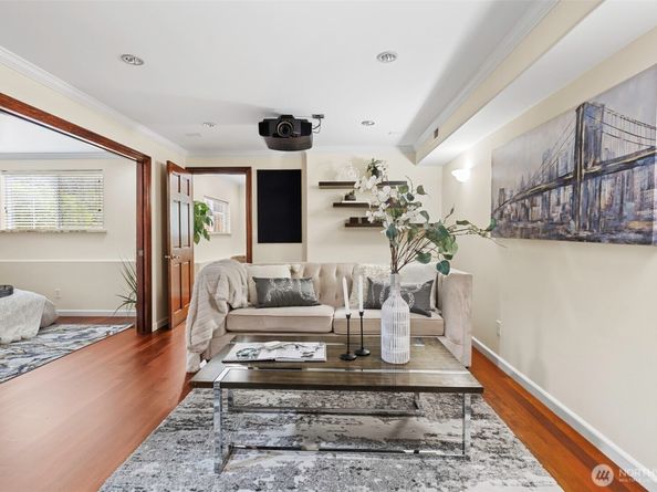 453 155th Place SE, Bellevue WA 98007