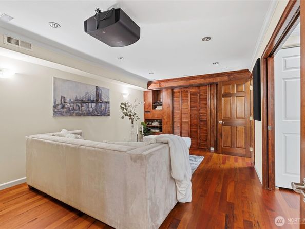 453 155th Place SE, Bellevue WA 98007