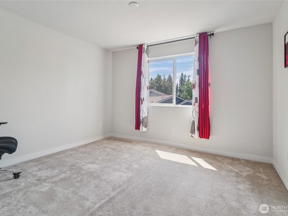 1031 133rd Place SW 8, Everett WA 98204