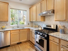 10790 221st Lane NE 28, Redmond WA 98053
