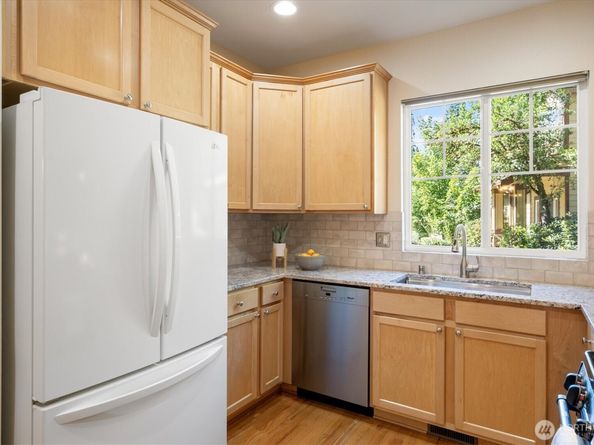 10790 221st Lane NE 28, Redmond WA 98053