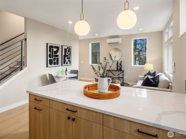 332 17th Avenue, Seattle WA 98122