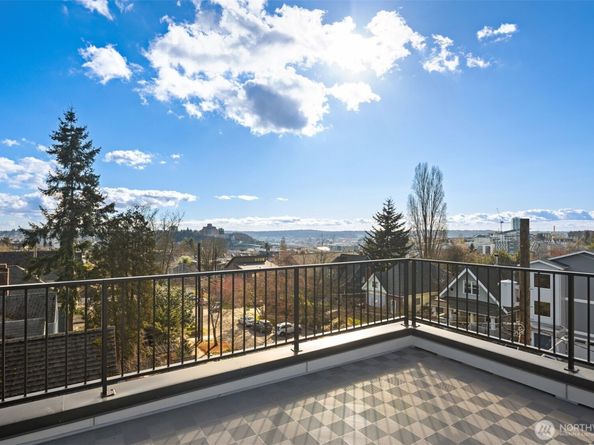 332 17th Avenue, Seattle WA 98122