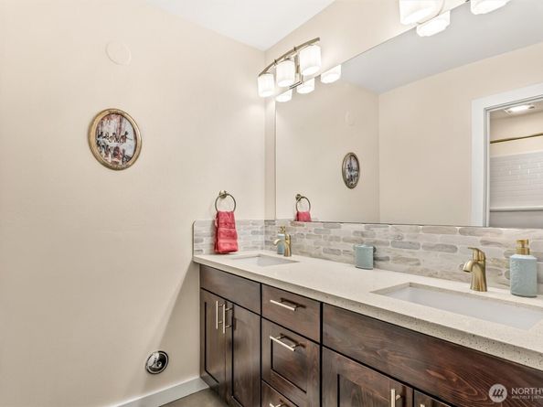 7481 Old Redmond Road 421, Redmond WA 98052