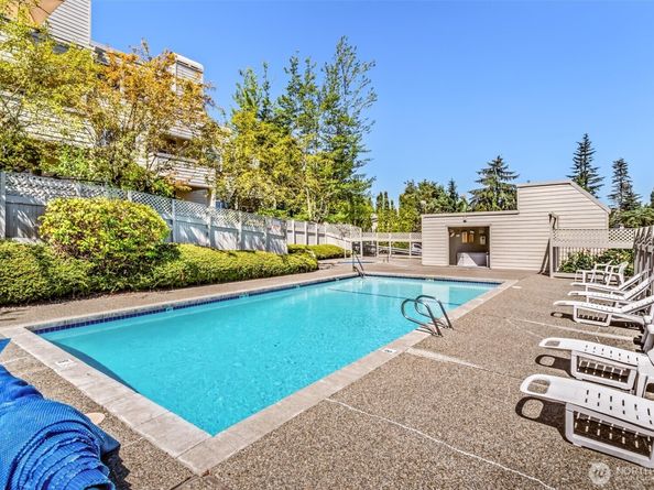 7481 Old Redmond Road 421, Redmond WA 98052