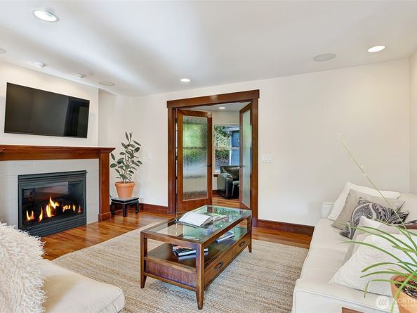 4034 NE 195th Street, Lake Forest Park WA 98155