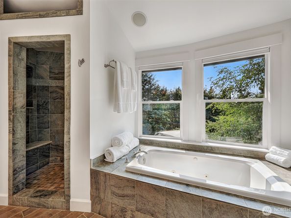 4034 NE 195th Street, Lake Forest Park WA 98155