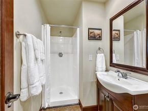 4034 NE 195th Street, Lake Forest Park WA 98155