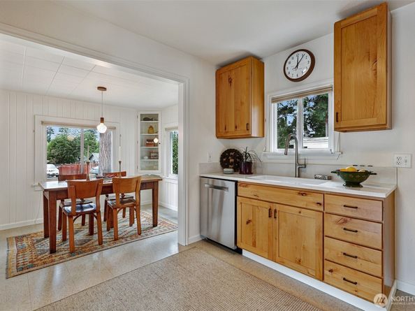 16003 15th Avenue SW, Burien WA 98166