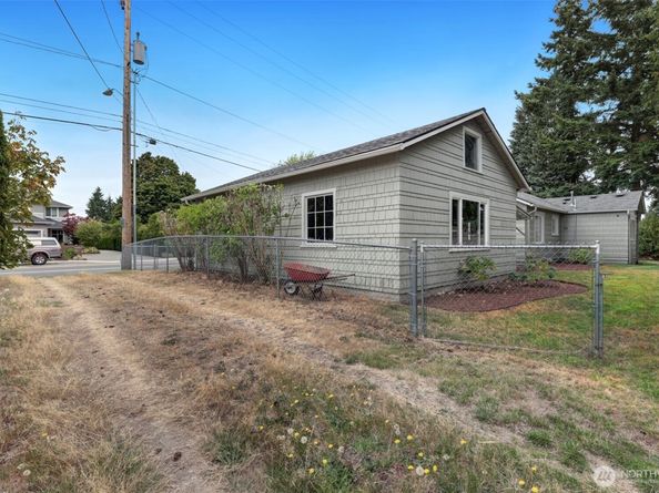 16003 15th Avenue SW, Burien WA 98166