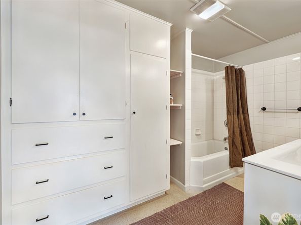16003 15th Avenue SW, Burien WA 98166