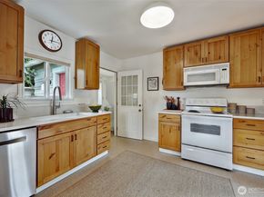 16003 15th Avenue SW, Burien WA 98166