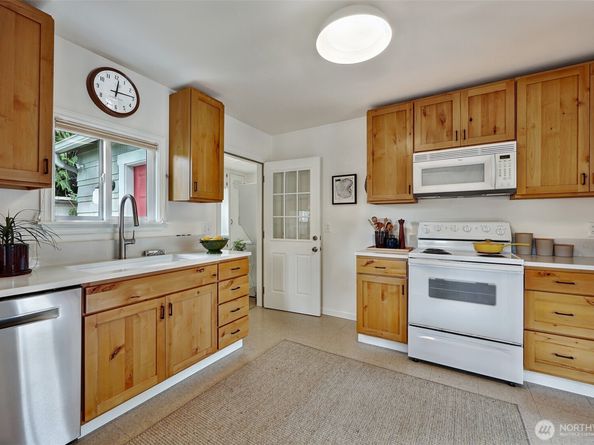 16003 15th Avenue SW, Burien WA 98166