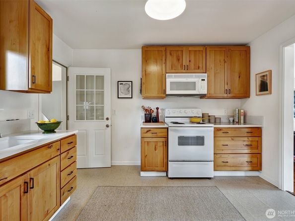 16003 15th Avenue SW, Burien WA 98166