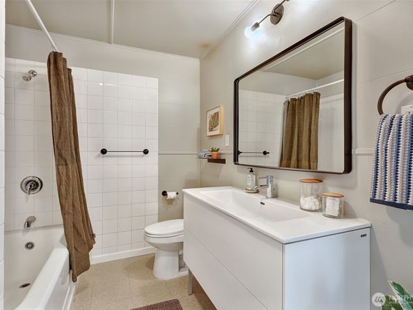 16003 15th Avenue SW, Burien WA 98166
