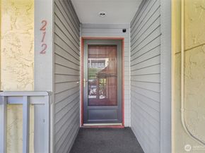 11620 100th Avenue NE C212, Kirkland WA 98034
