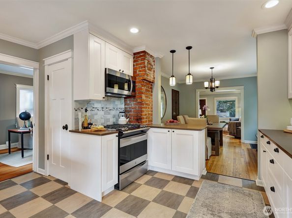 329 NW 80th Street, Seattle WA 98117