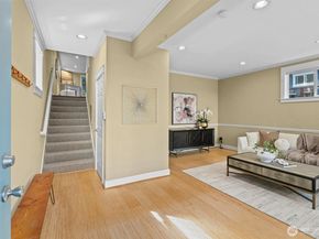 445 26th Avenue E, Seattle WA 98112