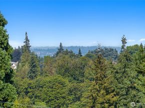 445 26th Avenue E, Seattle WA 98112