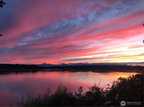 9549 Olympus Beach Road NE, Bainbridge Island WA 98110