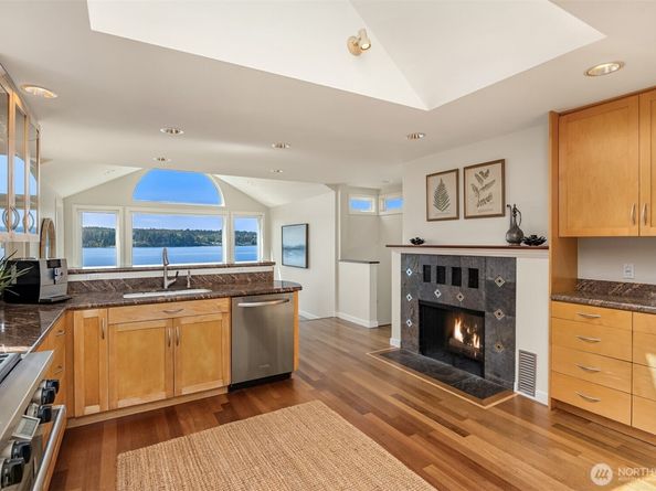 9549 Olympus Beach Road NE, Bainbridge Island WA 98110