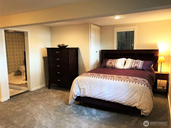 9549 Olympus Beach Road NE, Bainbridge Island WA 98110